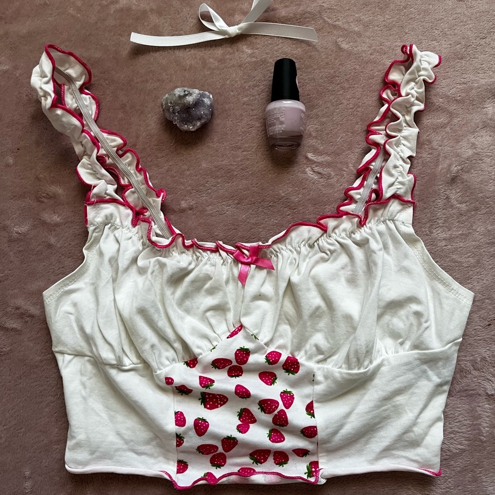 Strawberry Ruffled Top🍓!